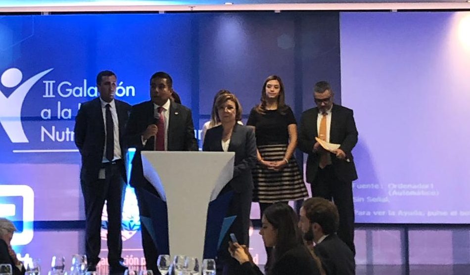 Entrgea del Premio a la Excelencia en Nutrición OES 2019